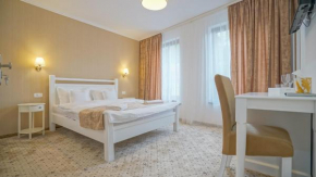 Monarch House Braşov